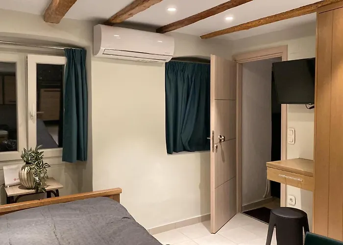 M&f Ground In Old Town * Corfu (city)