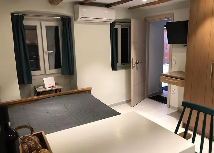 M&f Ground In Old Town Lägenhet