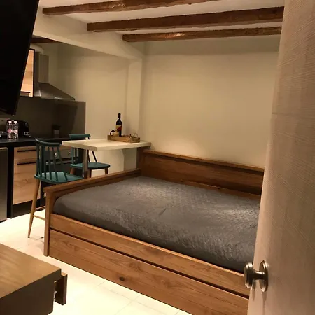 M&f Ground In Old Town Apartment *